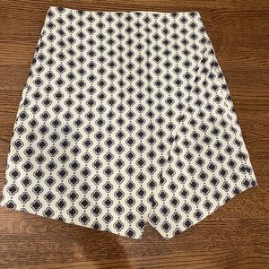 Ann Taylor loft size 2 skirt with zip up side. Red, white and blue.